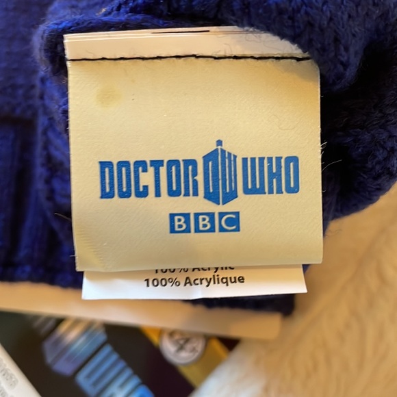Dr Who fingerless gloves - Picture 5 of 5